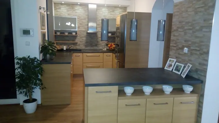 Kuchyňské linky na míru — realizace D & M Kuchyně č. 95