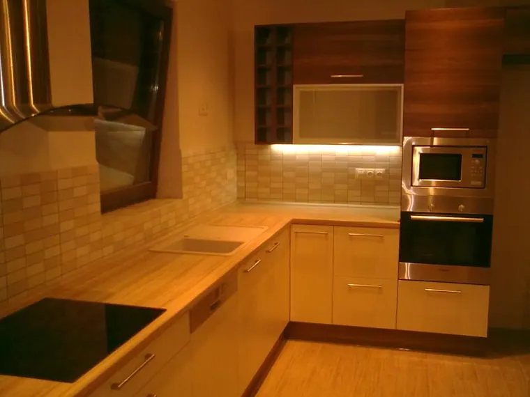 Kuchyňské linky na míru — realizace D & M Kuchyně č. 151