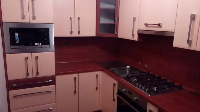 Kuchyňské linky na míru — realizace D & M Kuchyně č. 129