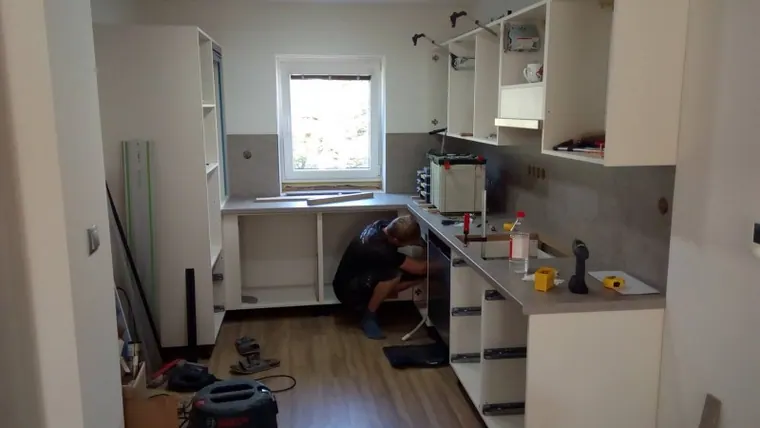 Kuchyňské linky na míru — realizace D & M Kuchyně č. 124