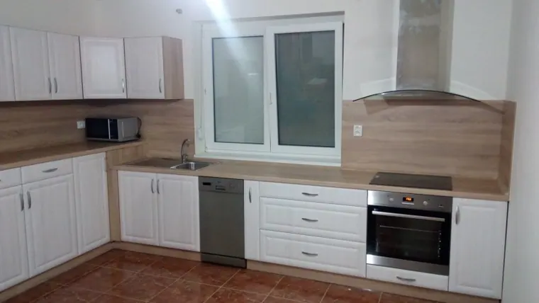 Kuchyňské linky na míru — realizace D & M Kuchyně č. 121