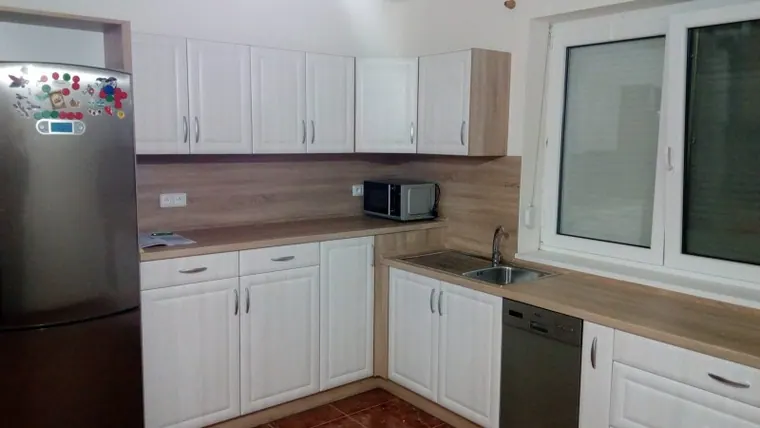 Kuchyňské linky na míru — realizace D & M Kuchyně č. 120