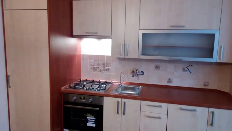 Kuchyňské linky na míru — realizace D & M Kuchyně č. 111