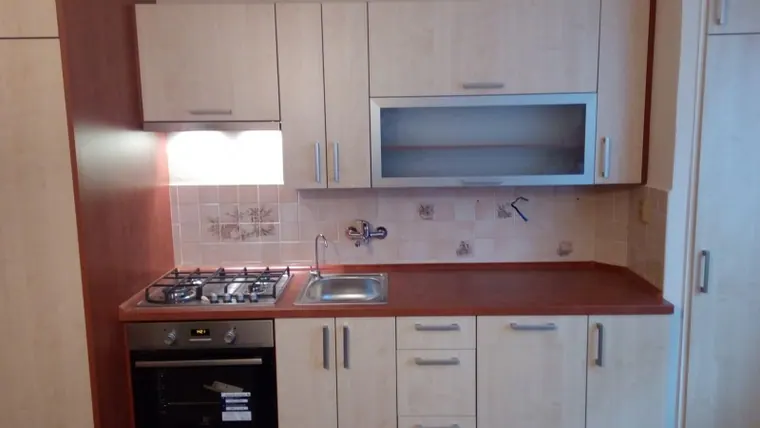 Kuchyňské linky na míru — realizace D & M Kuchyně č. 110