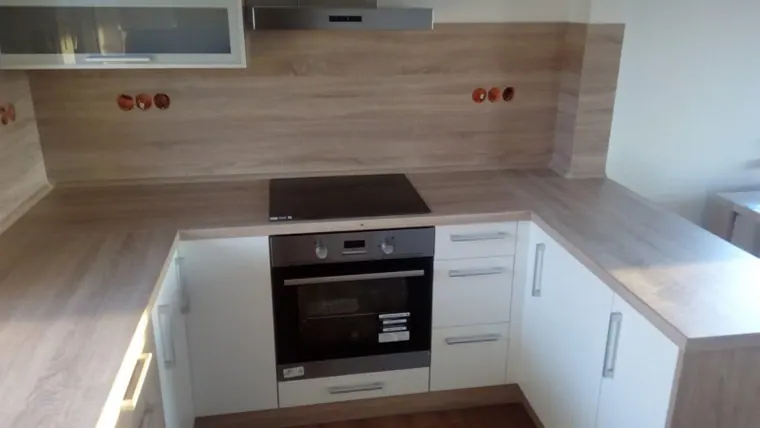 Kuchyňské linky na míru — realizace D & M Kuchyně č. 109
