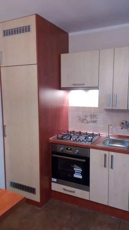 Kuchyňské linky na míru — realizace D & M Kuchyně č. 108