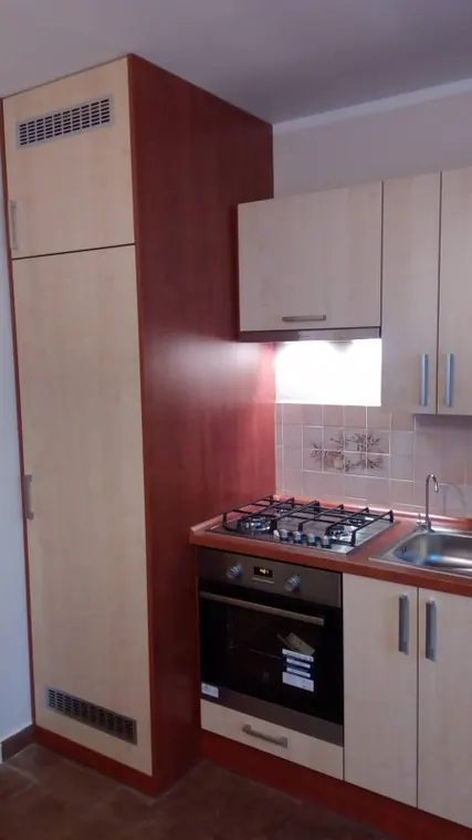 Kuchyňské linky na míru — realizace D & M Kuchyně č. 107
