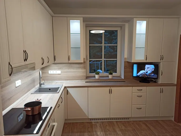 Kuchyňské linky na míru — realizace D & M Kuchyně č. 41