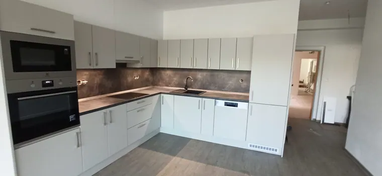 Kuchyňské linky na míru — realizace D & M Kuchyně č. 20