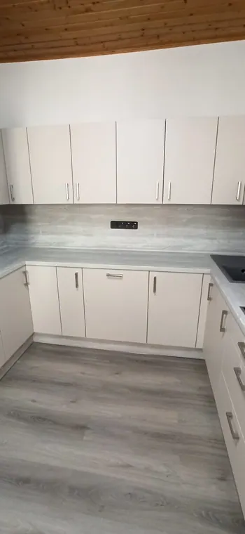 Kuchyňské linky na míru — realizace D & M Kuchyně č. 15