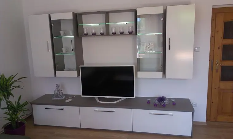 Obývací pokoje na míru — realizace D & M Kuchyně č. 9