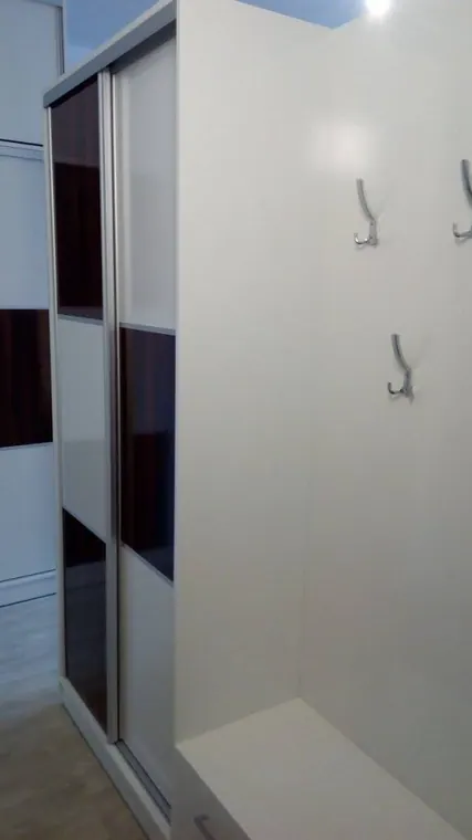Vestavěné skříně na míru — realizace D & M Kuchyně č. 27
