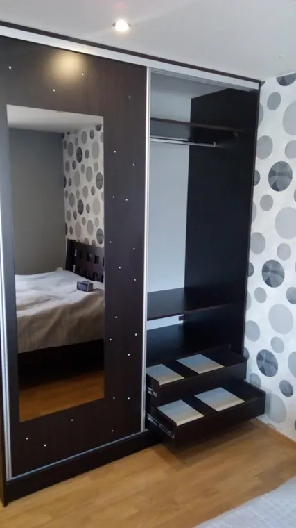 Vestavěné skříně na míru — realizace D & M Kuchyně č. 14
