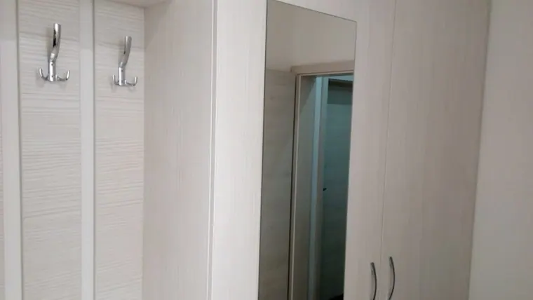 Vestavěné skříně na míru — realizace D & M Kuchyně č. 19